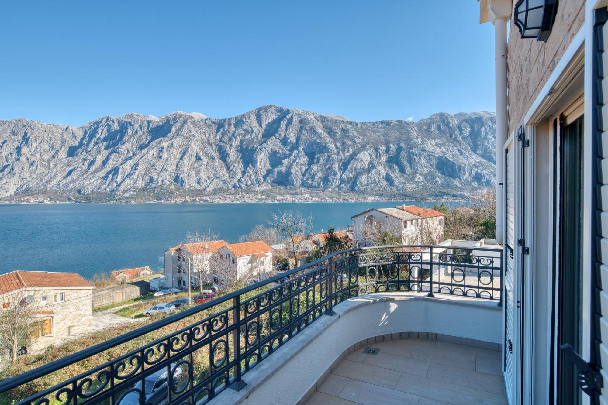 Luxurious 3-Bedroom Apartment By Mn Property Kotor Exterior photo