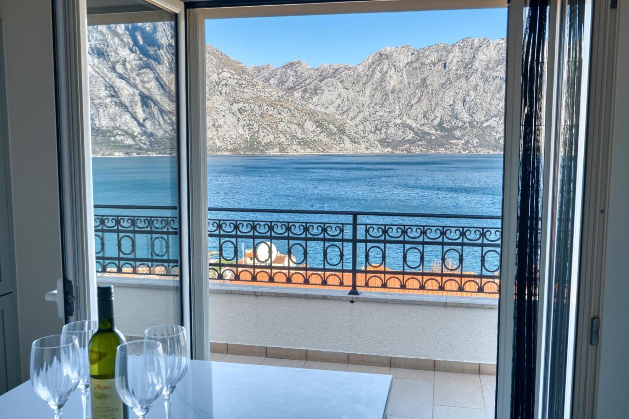 Luxurious 3-Bedroom Apartment By Mn Property Kotor Exterior photo