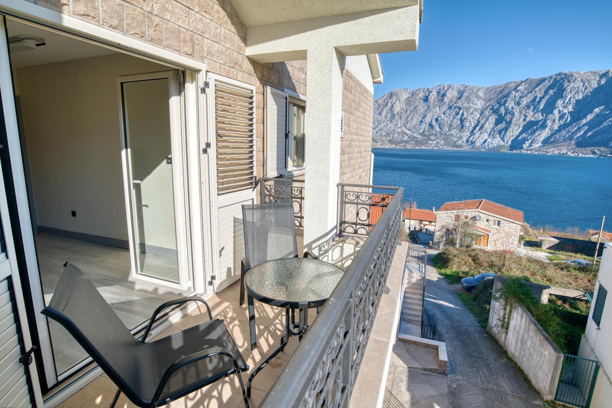 Luxurious 3-Bedroom Apartment By Mn Property Kotor Exterior photo