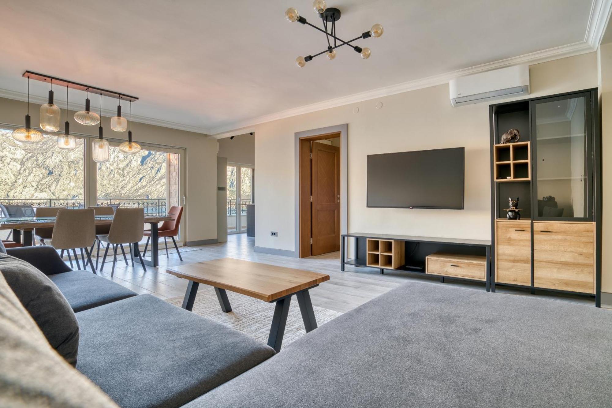 Luxurious 3-Bedroom Apartment By Mn Property Kotor Exterior photo