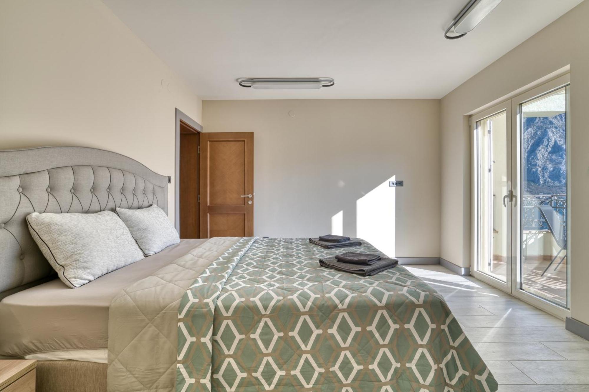 Luxurious 3-Bedroom Apartment By Mn Property Kotor Exterior photo