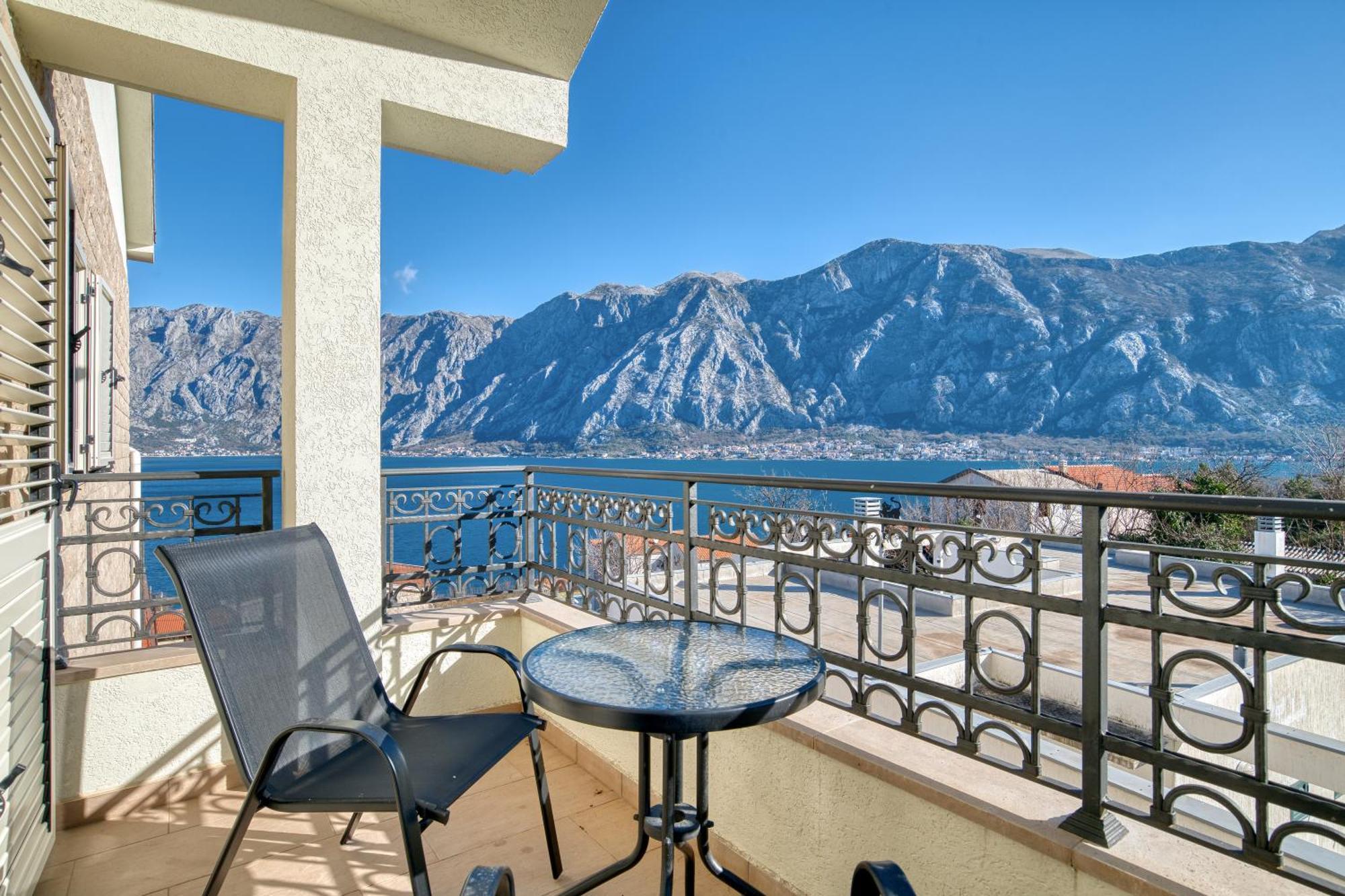 Luxurious 3-Bedroom Apartment By Mn Property Kotor Exterior photo