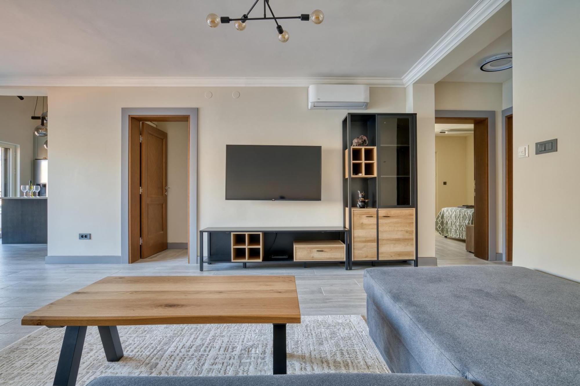 Luxurious 3-Bedroom Apartment By Mn Property Kotor Exterior photo