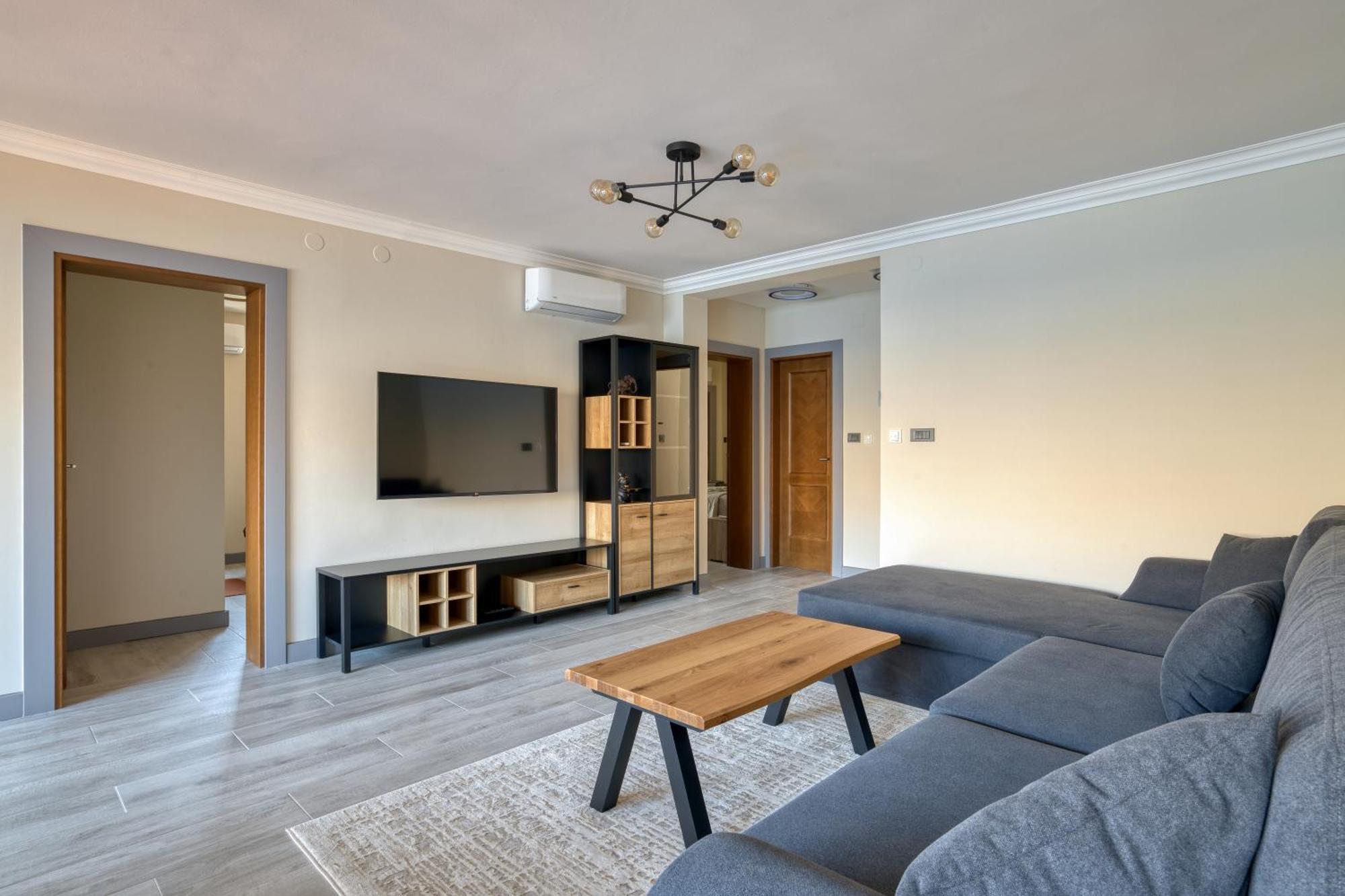 Luxurious 3-Bedroom Apartment By Mn Property Kotor Exterior photo